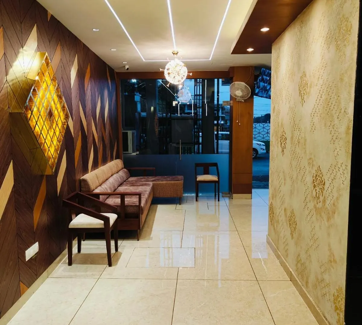 Hotel Blizz Regency Kochi